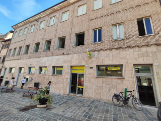 Rapina alle Poste di Recanati, colpo da oltre centomila euro: caccia ai banditi